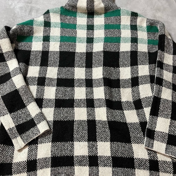 Christina Siriano Sweater & Hat - Picture 5 of 6